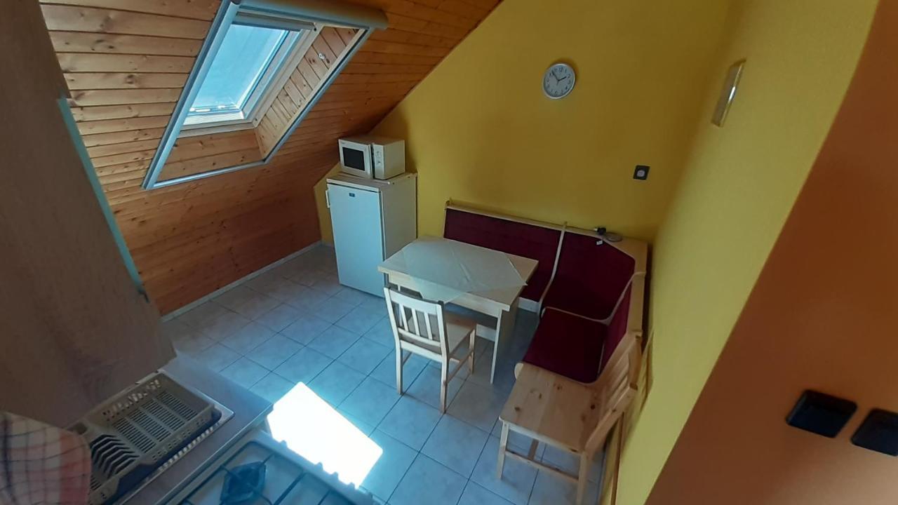 Patri Apartmanhaz كيستاي المظهر الخارجي الصورة